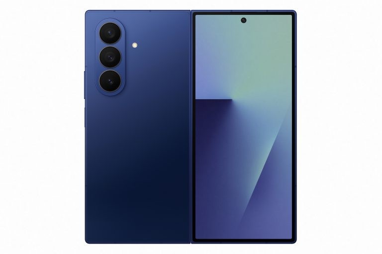Samsung Galaxy Z Fold7 taittuvanäyttöinen puhelin sinisenä